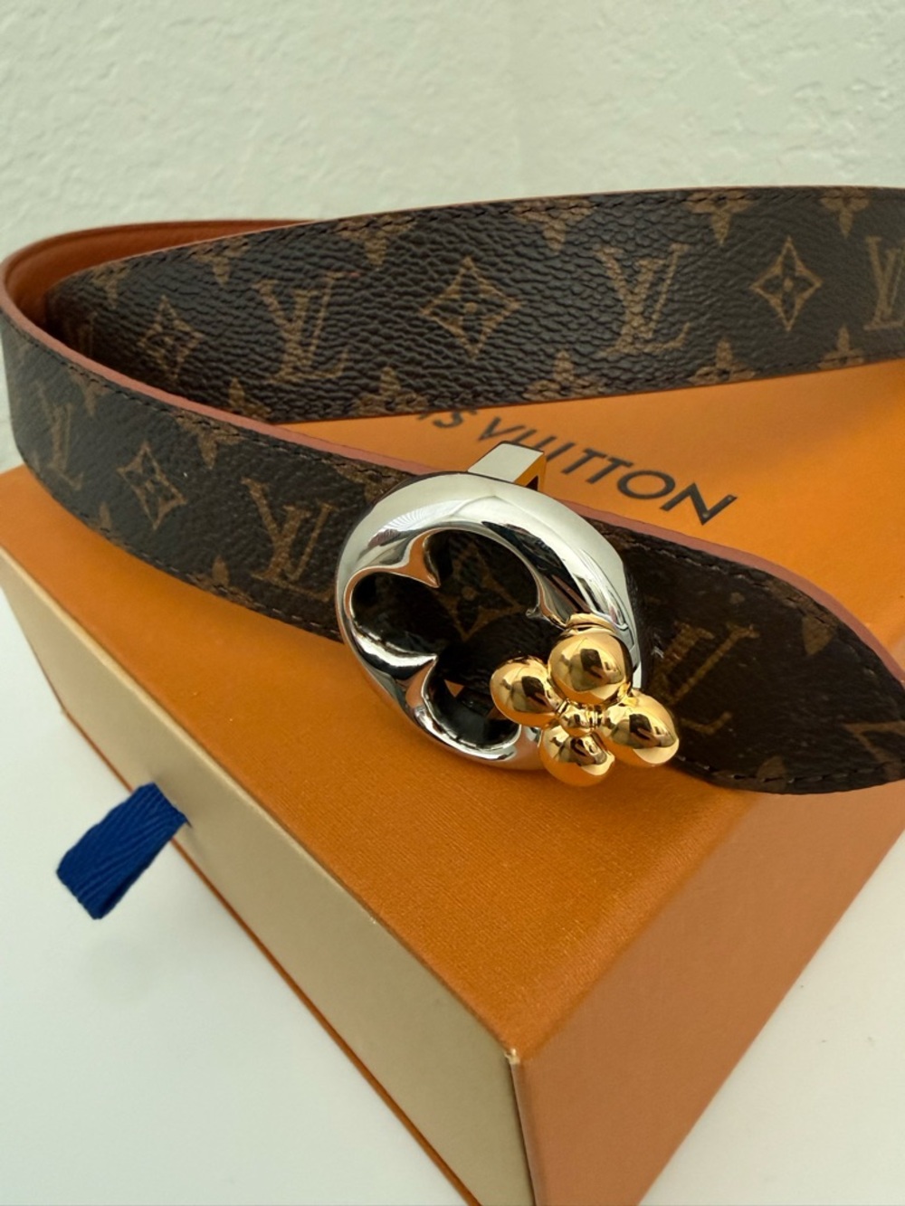 Louis Vuitton Monogram reversible Canvas Belt with Two-Tone Flower Buckle 90/36 - Picture 9 of 10